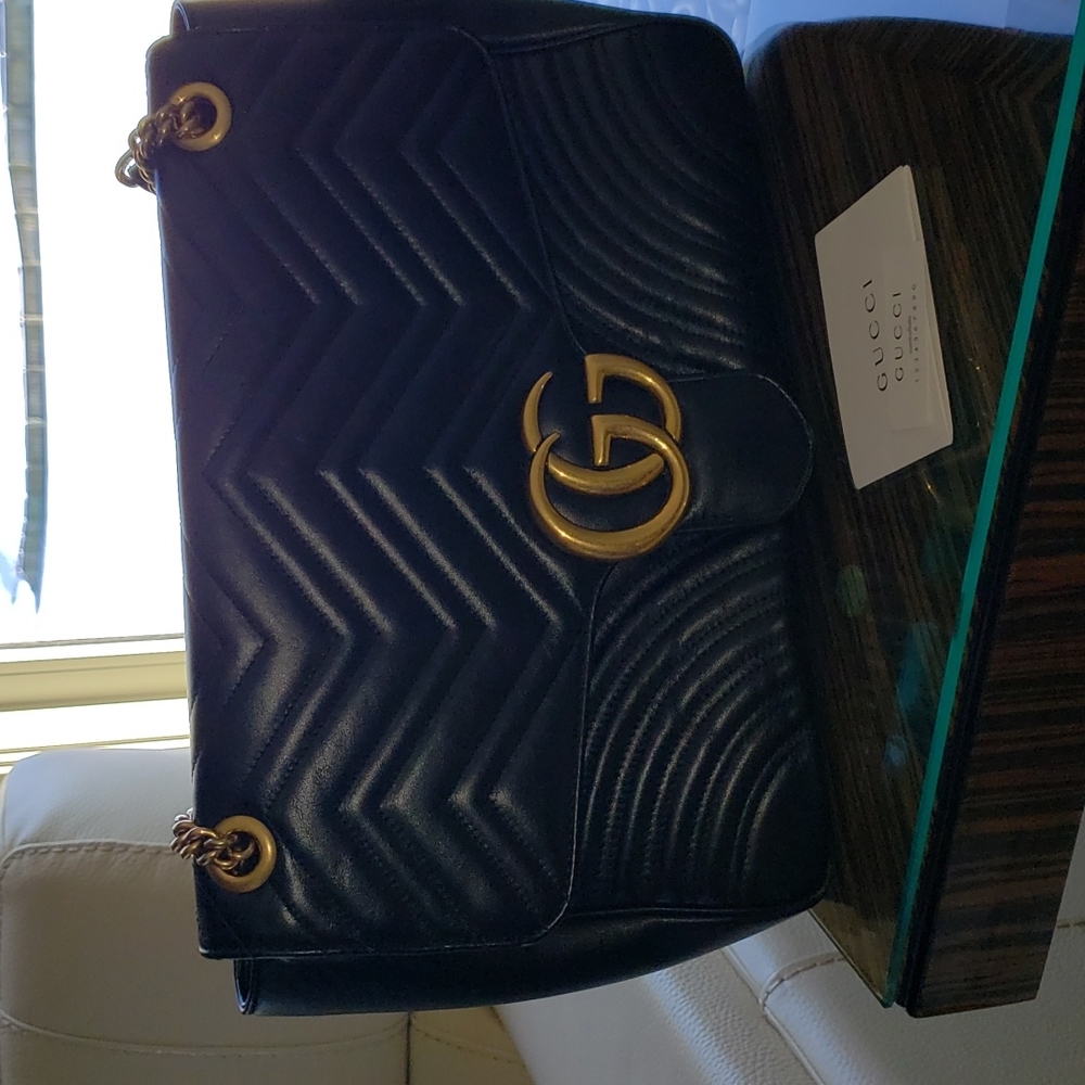 GG Marmont Medium Matelasse Gucci Shoulder Bag